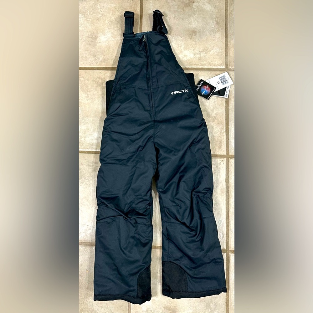 Black toddler snow bibs size 5t, never worn